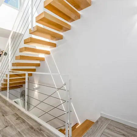 Vakantiehuis Vivi Homes - Lima Pool, Sunny Terrace & *