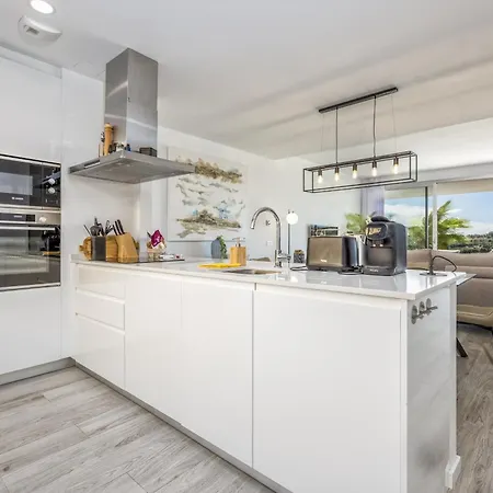 Vakantiehuis Vivi Homes - Lima Pool, Sunny Terrace & Estepona