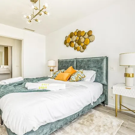 Vakantiehuis Vivi Homes - Lima Pool, Sunny Terrace & Estepona