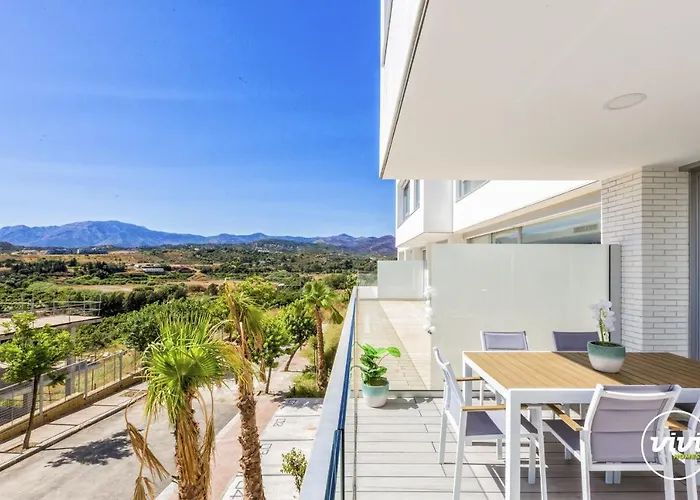 Vakantiehuis Vivi Homes - Lima Pool, Sunny Terrace & *