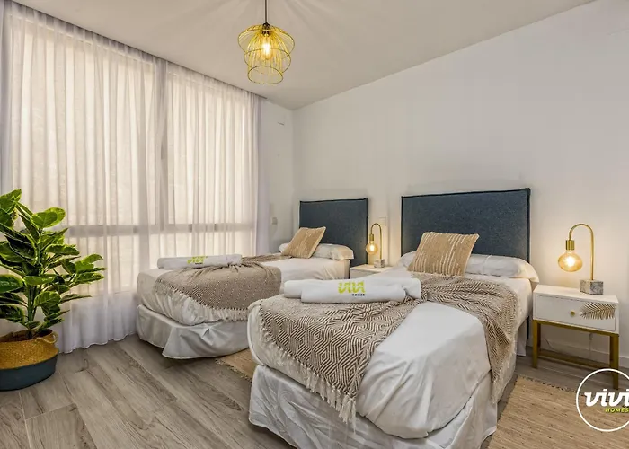 Vivi Homes - Lima Pool, Sunny Terrace & Εστεπόνα