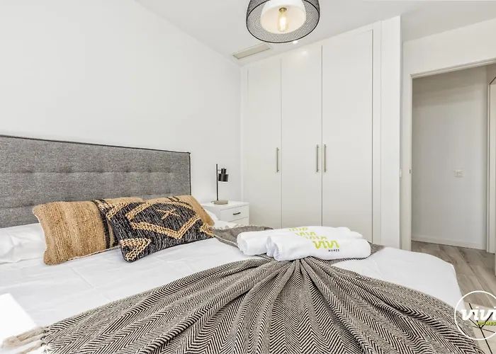 Vakantiehuis Vivi Homes - Lima Pool, Sunny Terrace &