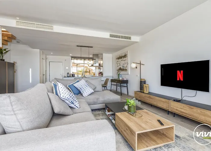 Vivi Homes - Lima Pool, Sunny Terrace & Estepona