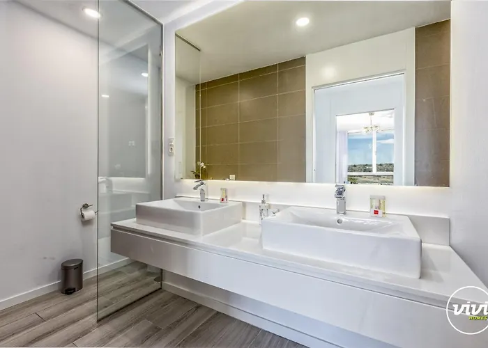 Vivi Homes - Lima Pool, Sunny Terrace &