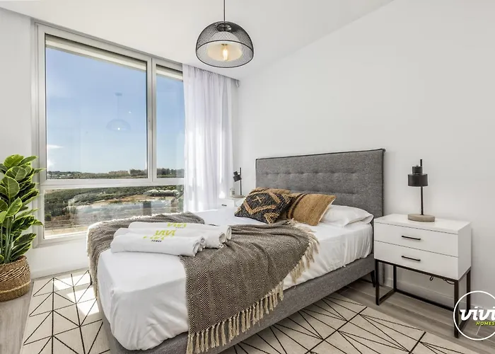 Vakantiehuis Vivi Homes - Lima Pool, Sunny Terrace & Estepona