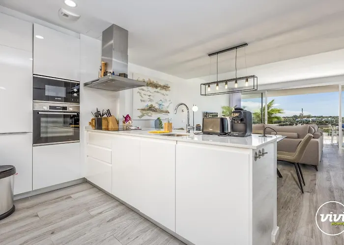 Vakantiehuis Vivi Homes - Lima Pool, Sunny Terrace & Estepona