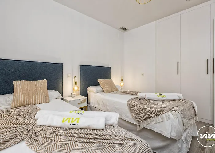 Vivi Homes - Lima Pool, Sunny Terrace & Εστεπόνα