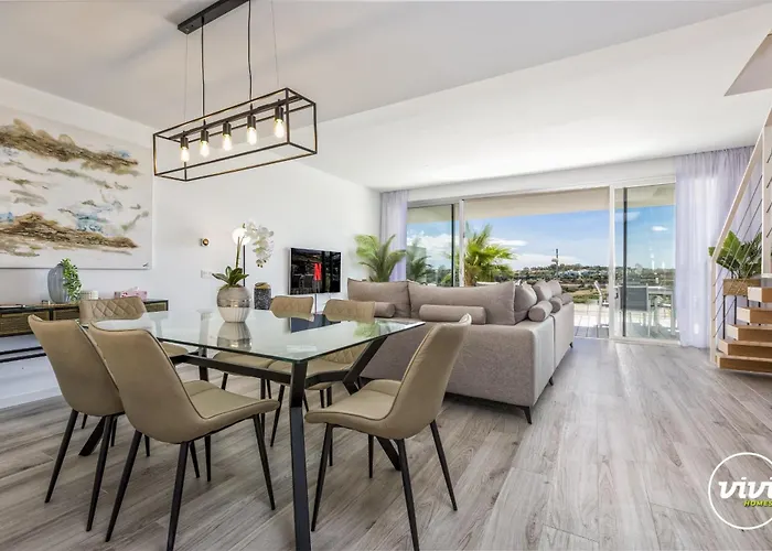 Vakantiehuis Vivi Homes - Lima Pool, Sunny Terrace & Estepona