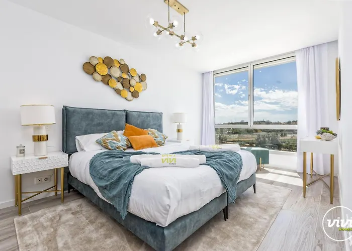 Vivi Homes - Lima Pool, Sunny Terrace & Estepona