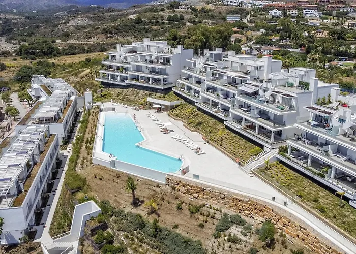 Vivi Homes - Lima Pool, Sunny Terrace & Estepona