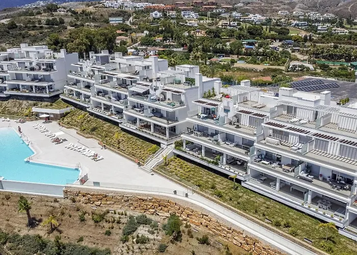 Vakantiehuis Vivi Homes - Lima Pool, Sunny Terrace &