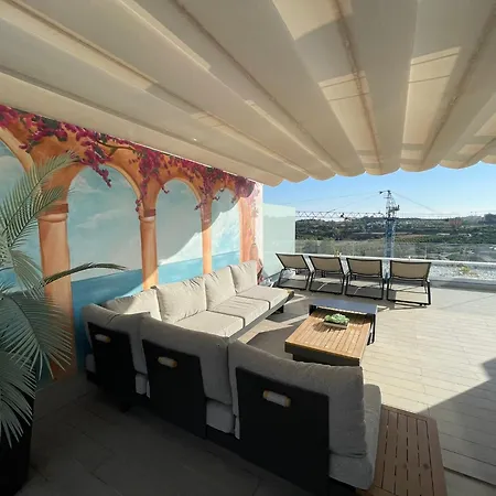 Vivi Homes - Lima Pool, Sunny Terrace & Hébergement de vacances *