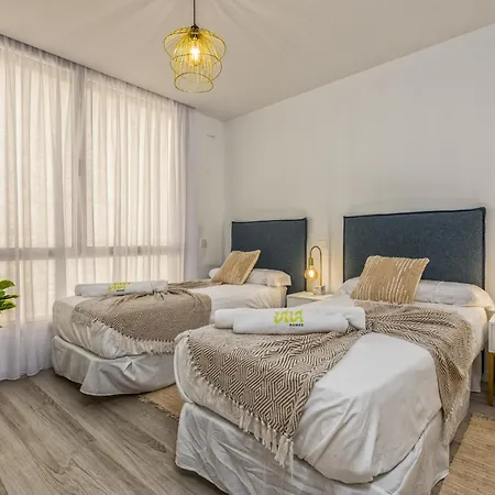 Vivi Homes - Lima Pool, Sunny Terrace & Estepona