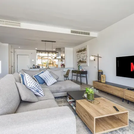 Vivi Homes - Lima Pool, Sunny Terrace & Estepona