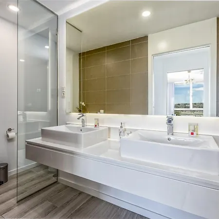 Vivi Homes - Lima Pool, Sunny Terrace &