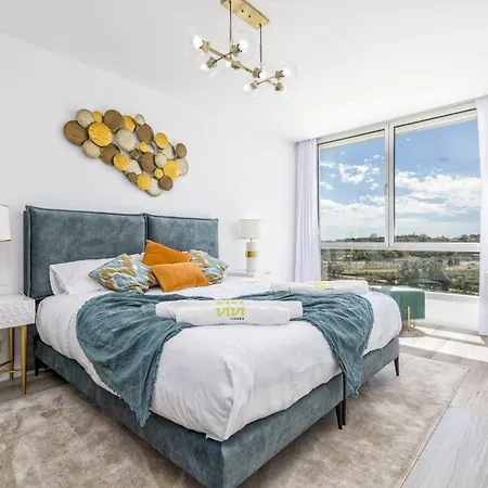 Vivi Homes - Lima Pool, Sunny Terrace & Estepona