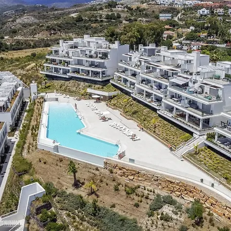 Vivi Homes - Lima Pool, Sunny Terrace & Estepona