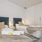 Vivi Homes - Lima Pool, Sunny Terrace & Estepona